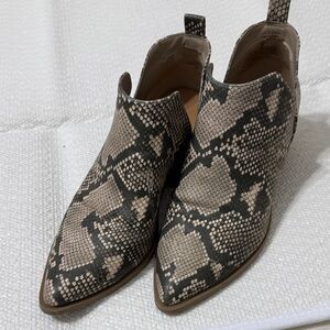 Universal Thread Taupe and Black Snake-Print Pointed Ankle Boots